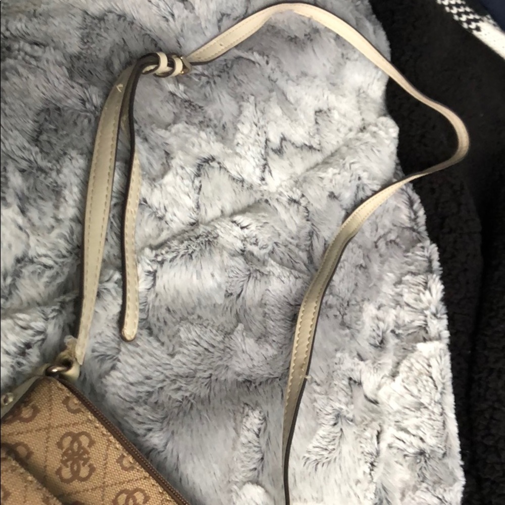 GUESS PURSE - Picture 5 of 5